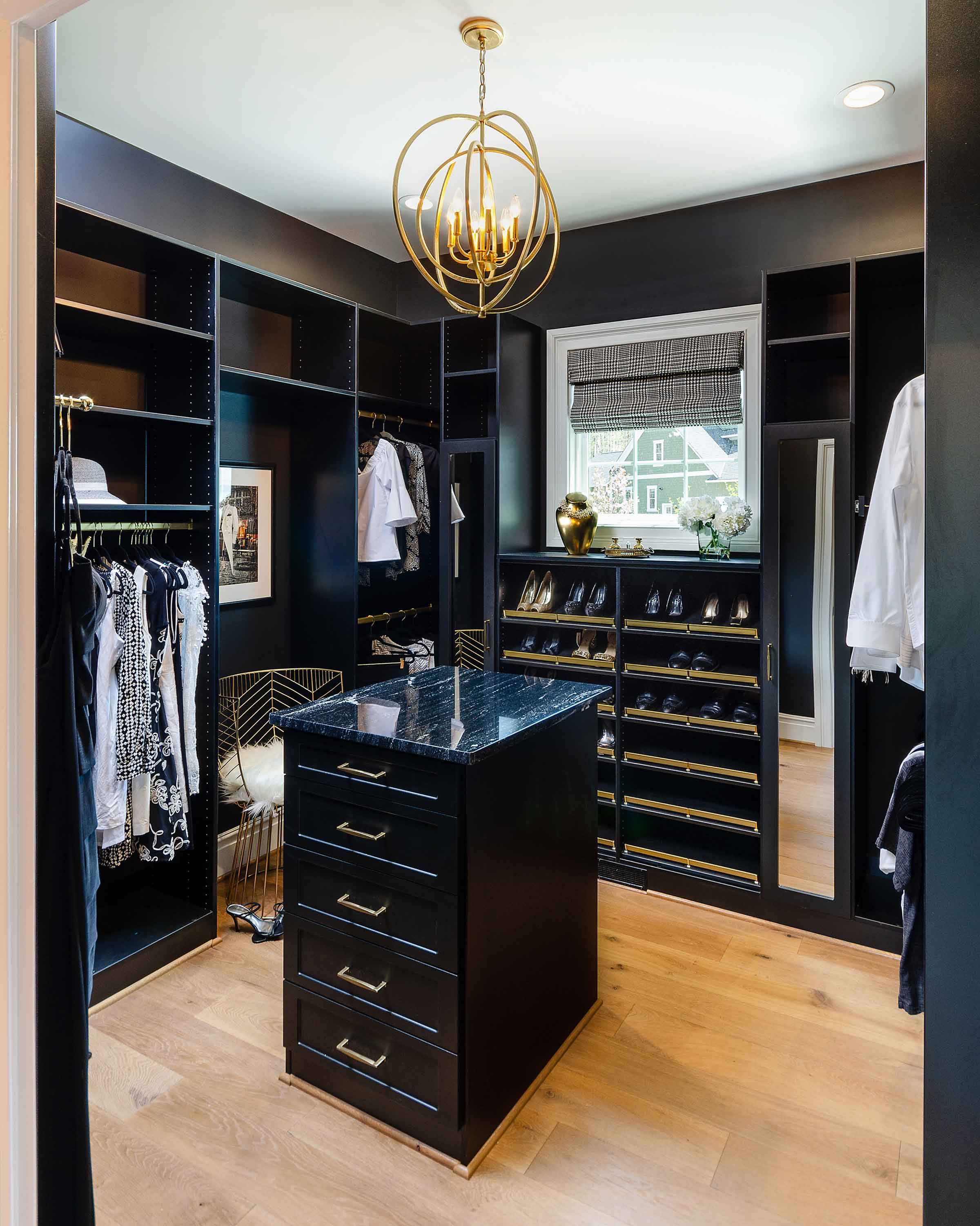 Stylish Closet Systems: How Style Creates Luxury to Match Your Home