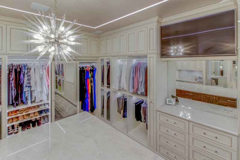 How To Personalize A Custom Dressing Room 