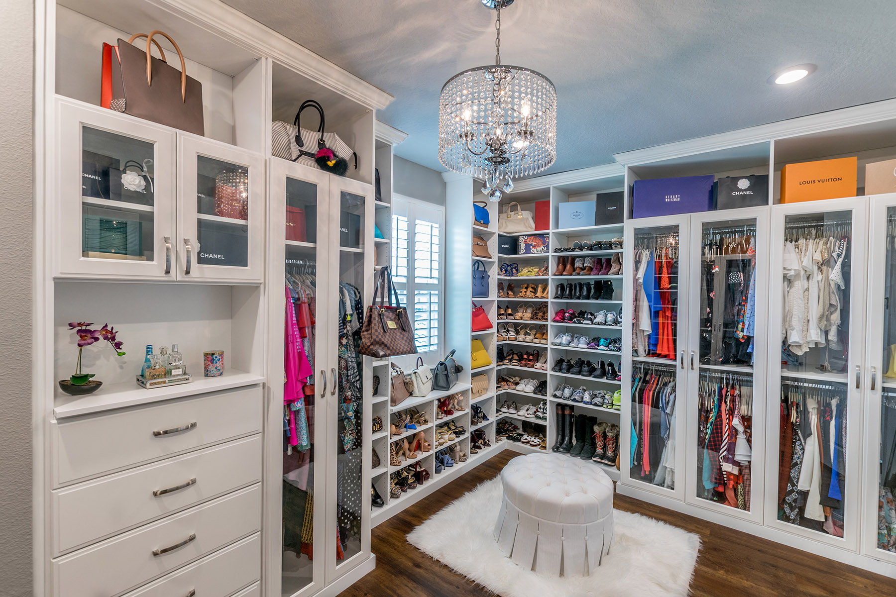 Beauty Room/ Walk In Closet  Handbag storage, Bedroom storage